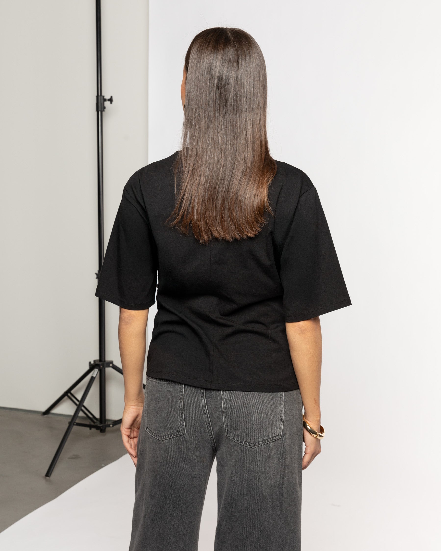 BROCHE TEE BLACK
