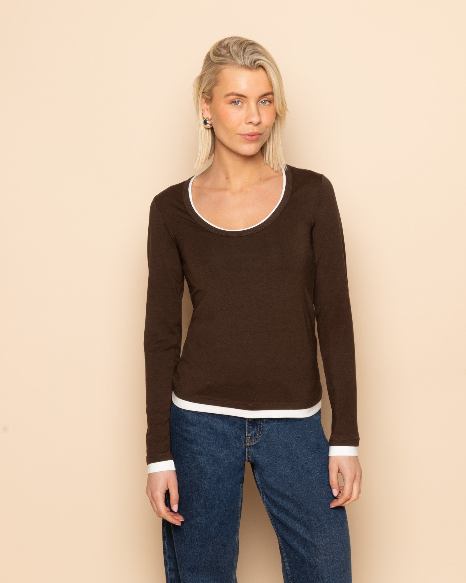 CONTRAST BINDING LONG SLEEVE TOP BROWN