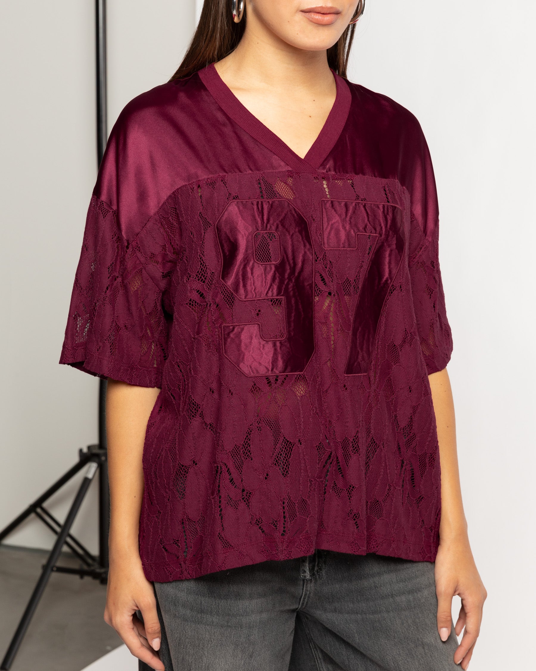 97 SATIN LACE OVERSIZED TEE DONKER BURGUNDY